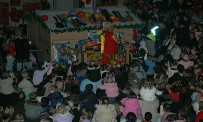 Children and parents enjoying a Chunkie Russell show